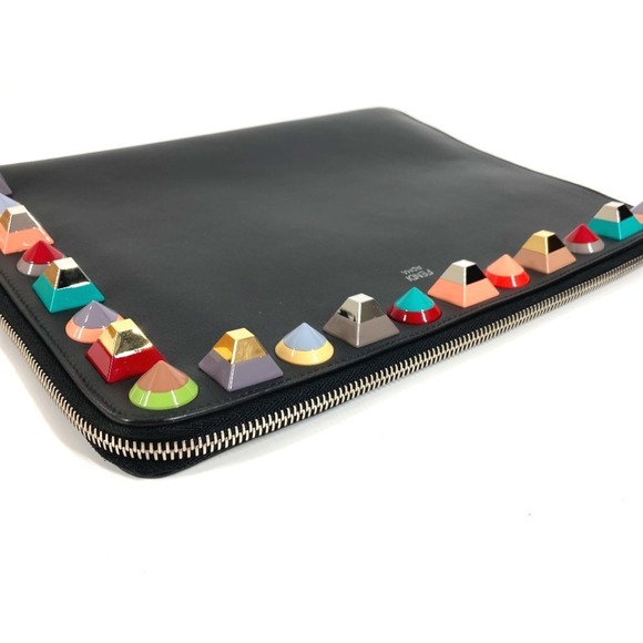 FENDI 8M0370 L-shaped zipper pouch with studs and a flat clutch logo. Leather... - Picture 2 of 12